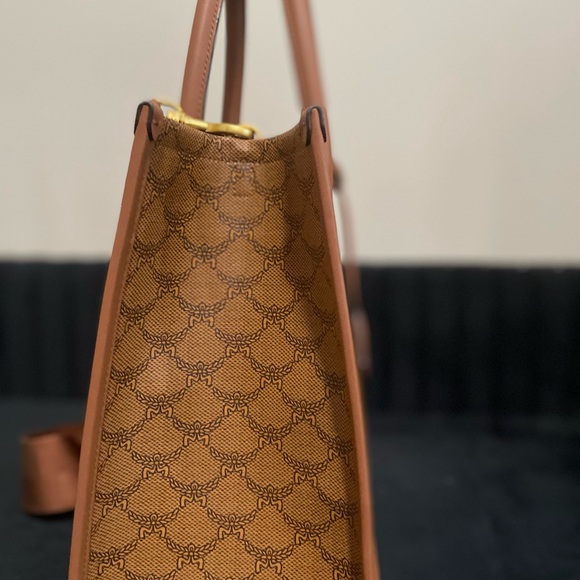 MCM Lauretos Kimmel Tote Bag - Picture 4 of 9